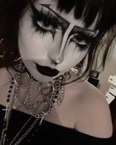 Dark Alternative Makeup, Eyeless Makeup, Deathrocker Makeup, Goth Makeup Halloween, Goth Nose Contour, Goth Alt Makeup, Goth Makeup Easy, Hooded Eye Goth Makeup