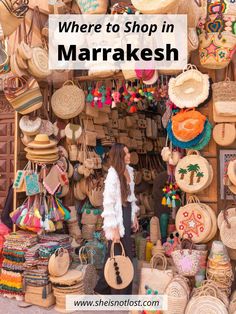 Souk Marrakech, Painted Ceramic Plates, Morocco Travel, Marrakech Morocco, Boho Bags, Straw Bags, Basket Bag