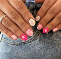 Short Funky Gel Nails, Fun Simple Summer Nails Short, Spring Natural Nail Designs, Spring Fun Nails, Cute Spring Nails 2024, Short Rounded Nail Ideas, Cute Beach Nails Short, Summer Nail Inspo Oval, Simple Pattern Nails