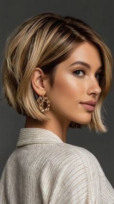 💅💫 Chic Layered Bob Short Short Bob Hairstyles Prestige | Must-See 💎✨ Short Short Bob, Inverted Bob Short, Tousled Bob, Parted Bangs, Layered Bob Short