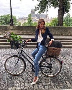 Parisian Outfits, French Girl Chic, French Women Style, Parisian Chic Style, Cycle Chic, Gorgeous Outfits, French Girl Style, French Chic, French Women