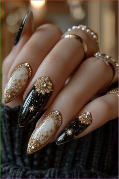 Black Designer Nails, Celestial Wedding Nails, Nail Art Wedding Elegant, Gold Black Nails, Heart Nails Design, Midnight Nails, Black And Gold Nail Designs, Game Nails, Celestial Nails