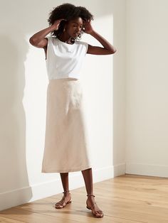 Linen Bias-Cut Midi Skirt | Banana Republic Silk Midi Skirt Outfit, White Midi Skirt Outfit, Linen Skirt Outfit, Midi Skirt Outfits Summer, Linen Skirt Midi, Modest Pencil Skirt, White Linen Skirt, Skirt Outfit Summer, Midi Skirt Casual