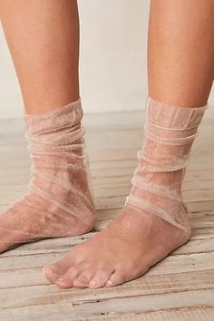 Loafers Look, Socks And Loafers, Loafers With Socks, Unique Socks, Slouchy Style, Chunky Loafers, Stylish Socks, Spring Fits