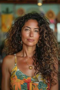 Stunning Curly Hair Ideas for Girls Balayage In Curly Hair, Rich Brown Curly Hair, Curly Hair Balayage Caramel, Honey Brown Balayage Curly Hair, Golden Honey Balayage, Dark Curly Hair With Highlights, Honey Brown Curls, Curly Hair Colour, 90s Curls