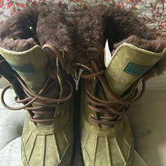 Mint Condition: Only Worn Once But Size Is Too Small For Me . Wool Is Still Fuzzy Inside, These Are Highly Rated On The Ugg Site And Great For Winter/ Vacation In The Cold. Color: Olive/Burnt Green With Brown Fur Size: Us 6 Adirondack Ugg Boots, Ugg Adirondack, Shoes Ugg, Brown Fur, Winter Vacation, Moto Boots, Womens Uggs, Ugg Shoes, Winter Boots