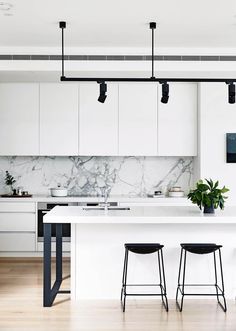 Port Melbourne, Model Dapur, Extension Ideas, White Modern Kitchen, Kitchen Room Design, Interior Modern, Kitchen Inspiration Design, Kitchen Marble