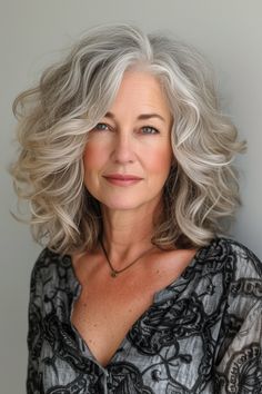 Going Grey Transition Tips, Highlights For Grey Hair, Gray Curls, Grey Bob Hairstyles, Hair Color Guide, Womens Haircuts Medium, Going Grey