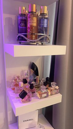 Baddie Room Ideas, Perfume Victoria Secret, Profumo Victoria Secret, Baddie Room, Koleksi Parfum, Room Organization Bedroom, Bed Decoration, Perfume Organization