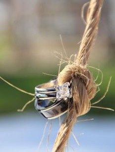 a close up of a rope with rings on it