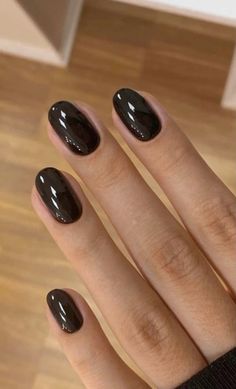 Black Oval Nails Short, Short Oval Black Nails, Short Round Fall Nails, Oval Short Nails, Fall Nude Nails, Nails Short Oval, Square Oval Nails, Unghie Sfumate