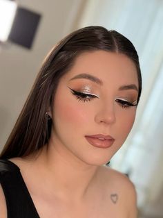 Maquillaje buchifresa, buchona, buchifresa makeup, girly, pink, fresa, makeup, eyeliner, eyeshadow, eyelashes, makeup buchifresa de día, makeup looks, inspos ^Insta:@dianareyesmakeup Makeup Buchifresa, Buchona Makeup, Natural Prom Makeup, Kylie Makeup, Party Makeup Looks, Classy Makeup, Rhinestone Makeup, Long Shiny Hair, Eyeliner Eyeshadow