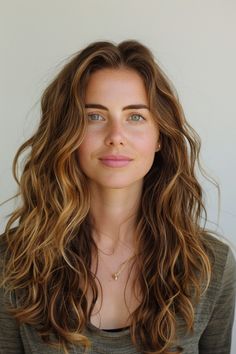 Wavy Hair Women Long, Natural Wavy Hair Balayage, Long Wavy Hair Side Part, Wavy Hair Side Part, Wavy Hair Balayage, Wavy Hair Middle Part, Balayage Wavy Hair, Beach Wavy Hairstyles, Long Wavy Haircut