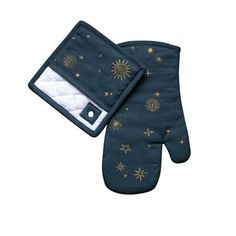 two oven mitts with stars on them