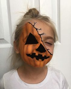 Half Pumpkin Halloween Makeup, Pumpkin Halloween Makeup Kids, Spooky Halloween Face Paint, Face Paint For Adults Halloween, Paint Face Halloween, Fun Halloween Face Paint, Halloween Face Paint Makeup, Kids Halloween Facepainting, Pumpkin Face Paint Ideas