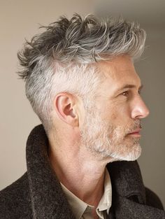 Ideias de Cortes Para Cabelo Grisalho Masculino | Moda Para Homens Older Men Haircuts, Older Mens Hairstyles, Grey Hair Men, Men With Grey Hair, Quiff Hairstyles, Long Hair On Top, Beard Hairstyle, Natural Gray Hair, Men Haircut Styles