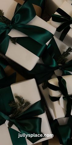 Christmas Wrapping Paper Ideas Idee Babyshower, Christmas Gift Packaging, Classy Christmas, Christmas Decor Inspiration, Christmas Tree Inspiration, Christmas Themes Decorations, Christmas Feeling, Christmas Inspo