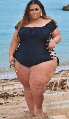 Fat Lady Pictures, Plus Size Model Outfits, Outfits Indian, Big Women Fashion, Big Girl Fashion, Seductive Clothes, Model Outfits, Summer Fashion Trends, Fashion Mistakes