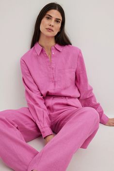 Pantalon large en lin Rose | NA-KD Pink Linen Outfit, Pink Linen Pants Outfit, Pink Linen Trousers, Linen Set Outfit, Wide Linen Pants, Pink Linen Pants, Pink Pants Outfit, Linen Pants Outfit, Linen Wide Leg Pants