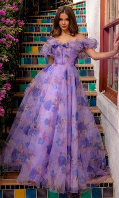 Floral Printed Gown, Satin Flower Print Dress, Fantasy Floral Dress, Floral Gown Designs, Corset Dress Design, Flowy Purple Dress, Mesh Dress Outfit, Chifon Dress, Vestidos Para Baby Shower