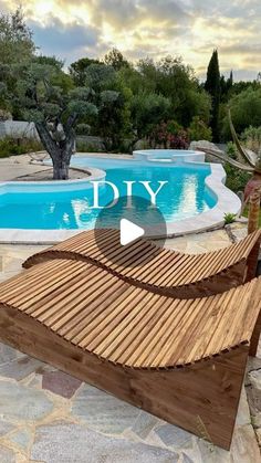 a wooden lounge chair sitting next to a pool with the words diy written on it