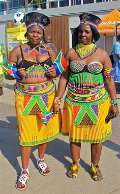 Zoeloes in KwaZulu-Natal Zulu Culture Art, Zulu Culture, Zulu Traditional Attire, Ant Repellent, Zulu Women, African Traditional Dresses, African Style, Traditional Attire