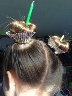 gah, this is so cute for crazy hair day at school or a birthday party. Looks pretty simple Girls Crazy Hair Day, Simple Crazy Hair Day Ideas, Carnaval Costume, Crazy Hair Day At School, Hair Catalog, Birthday Hair