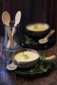 Chilled Coconut and Melon Soup with a hint of Ginger Chilled Soup Recipes, Stew Soup, Creamy Cauliflower Soup, Chicken Rice Soup, Tomato Basil Soup, Soup Kitchen