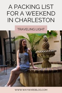 a woman sitting in front of a fountain with the words packing list for a weekend in charleston