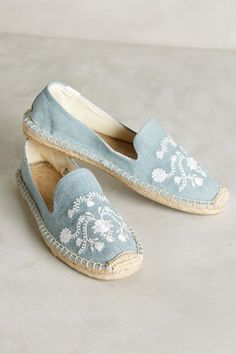 Bohemian Style Shoes, Straw Sandals, Embroidery Shoes, Manolo Blahnik, Sock Shoes, Summer Shoes, Nice Shoes