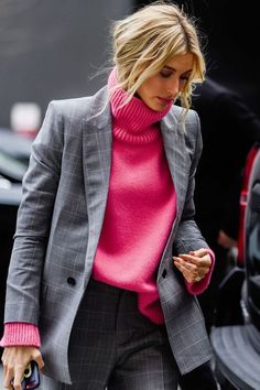 Monica Style, Street Style New York, Matching Colours, Colour Combinations Fashion, Look Rose, Neon Outfits, New York Street Style, New York Fashion Week Street Style, Neon Fashion