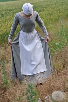 Historically accurate women's linen apron in the medieval style for reenactors. 13th - 15th century. Made to order. The item is completely sewn by hand. This apron is a basic element of a medieval costume. Made of thick linen gathered into the waistband, and has long ties to tie around the waist in the back. A length of about 31inch (80 cm), a width of about 20inch (50 cm), the length of the belt of about 60inch (150 cm). Materials used: - fabric - 100% linen - threads - 100% linen The item is a Fitted Linen Medieval Dress, Medieval Style Linen Dress For Larp, Medieval Linen Dress For Larp And Festivals, Medieval Linen Dress For Larp And Medieval Festivals, Medieval Cotton Fitted Dress, Medieval Style Fitted Cotton Dress, 13th Century Clothing Women, 13th Century Clothing, Peasant Clothing