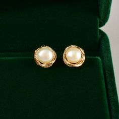 These freshwater pearl stud earrings exude timeless elegance with their lustrous pearls nestled in a twisted gold-tone setting. The classic design is versatile, making these earrings perfect for both everyday wear and special occasions. The secure post back ensures a comfortable fit, while the warm glow of the pearls adds a touch of sophistication to any outfit. An essential addition to any jewelry collection, these earrings make a thoughtful gift or a luxurious treat for yourself. * Dimensions: Studs Gold, Earrings Pearl, Earrings Dainty, Stud Set, Pearl Stud Earrings, Gold Plated Earrings, Pearl Studs, Everyday Jewelry, Gold Studs