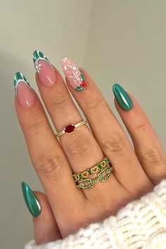 Deck the halls…🎄❤️❄️ Sparkly Nails, Xmas Nails, Green Nails, Holiday Nails, Coffin Nails, Winter Nails, Red Nails, Christmas Nails, Simple Nails