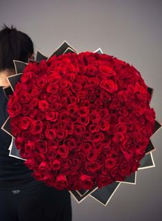 Passionate Affair - 200 beautiful red premium roses - Maison la Fleur Bouquet Red Roses, Red Roses Bouquet, Red Rose Bouquet, Flower Delivery Service, Beautiful Red Roses, Forever Rose, Roses Bouquet