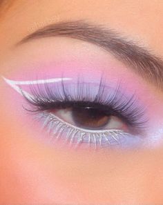 34. Lavender & White Graphic Line Looking for the best eyeshadow eye makeup trends 2021. Whether nude makeup look, shimmery, Euphoria or soft glam... Eye Makeup Trends, Eye Makeup Images, Dope Makeup