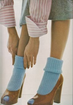 vogue uk / february 1973 70s Mode, Paris Mode, Moda Chic, Vogue Uk, Socks And Heels, Elle Magazine, 1970s Fashion, Look Vintage, Mode Vintage