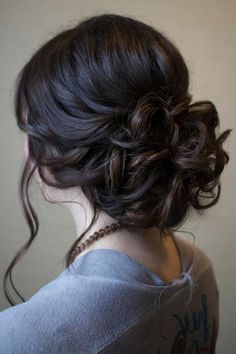 Wedding Hairstyles Brunette Long, Brave Woman Aesthetic, Wavy Black Hair Aesthetic, Black Wavy Hair Aesthetic, Dnd Relationships, Dark Hair Updo, Long Black Hair Styles, Kara Aesthetic, Magical Hairstyles