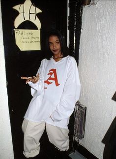 Aaliyah Tomboy Stil, 90s Inspired Outfits, Fest Outfits