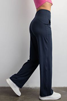 Lululemon Wide Leg Pants Outfit, Straight Leg Leggings, Running Style, Fitness Pants, Athleisure Tops, Pants Fit, Running Pants, Leg Design, Straight Pants