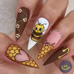 Lip Nails Designs, Valentine Nails Designs Gel, Lips Nails Designs, Valentines Day Pedicure, Valentine Nails Gel, Fun Nail Designs Creative, Cartoon Art Nails, Bees Nails, Nail Designs For Valentines Day