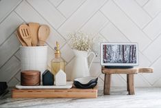 Sharing some of my favorite kitchen accessories! This oil dispenser from World Market and wooden pedestal from Amazon. I love mixing white with wood accent items. Modern Transitional with a hint if Farmhouse. Kitchen Counter Organization Minimalist, Wood Accessories Home Decor, Kitchen Aesthetic Cozy, Kitchen Aesthetic Vintage, Kitchen Ideas Aesthetic, Kitchen Aesthetic Ideas, Natural Apartment, Vintage Kitchen Aesthetic