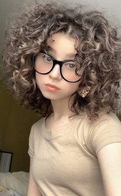 Short Curly Hair With Glasses, 3a Hair, Dark Curly Hair, Androgynous Hair, Medium Length Curly Hair, Medium Curls, Hairstyles With Glasses