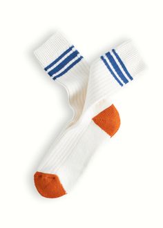 Our Beach Break Socks present a vintage design with three horizontal stripes at the top. They are made with Egyptian cotton yarns, in white and Blue. A long pile with excellent cushioning, unique to this knitting machine, is used for the sole. It absorbs sweats well and relieves fatigue caused by long walks and long periods of standing. We complete the design with a chromatic detail in the tip and in the heel, getting them a vibrant touch. - High quality Egyptian cotton - Hand-linked toe - Skin- Retro White Cotton Socks, White Cotton Retro Socks, Retro White Socks For Winter, White Casual Socks With Three Stripes, Casual White Socks With Three Stripes, Seamless Socks, Outdoor Dress, Love Beach, Long Walks