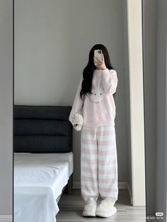 Nightwear Outfits Aesthetic, Korean Pajamas Aesthetic, Korean Home Outfit, Korean Pijama, Cute Night Outfits, Korean Pajamas, Pajamas Aesthetic, Cute Pjs, Pajama Fashion