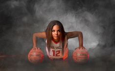 Senior Basketball Media Day, Sports Photo Shoot Ideas, Shot Put Senior Pictures, Basketball Graduation Pictures, Sports Photography Poses