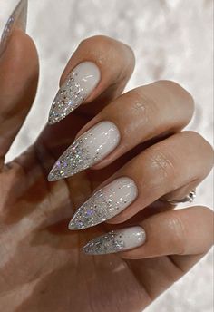 Silver White Nails Ideas, Silver Nail Art Glitter, White Silver Glitter Nails, Silver And Glitter Nails, Winter Pointy Nails, Pink With Silver Glitter Nails, Sparkling White Nails, Nail Inspo White Design, White With Silver Nails