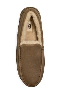 A versatile, smartly designed slipper is shaped from supple suede and grounded by a durable rubber sole for indoor and outdoor wear. The soft, cozy lining is made from either genuine shearling or UGGplush, a moisture-wicking textile made from a wool-rich blend but crafted to feel and wear like genuine shearling. Removable insole Leather upper/genuine-shearling or UGGplush wool-blend lining/rubber sole Shearling may be sourced from Australia, Ireland, Spain, the UK or the USA. See packaging for c Mens Ugg Tazz Slippers, Casual Brown Sheepskin Slippers, Mens Uggs Slippers, Classic Brown Sheepskin Slippers, Men’s Ugg Slippers, Mens Uggs, Autumn Sales, Mens Slippers, Fabric Gift Bags