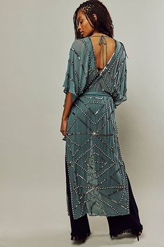 Space Odyssey Kaftan Boho Formal, Witchy Dress, Kaftan Designs, Desert Fashion, Space Odyssey, Mode Boho, Beautiful Costumes, Eclectic Fashion, Classy Casual