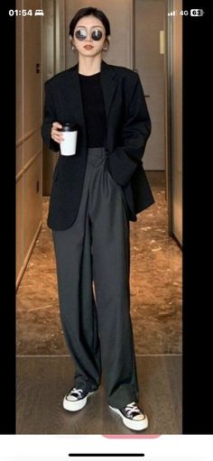 Trendy Formal Outfits For Women, Wide Leg Pants Uniqlo, Formal Boyish Outfit, Tomboy Style Outfits Formal, Tomboy Blazer Outfit, Boyish Formal Outfit, Boyish Office Outfits, Smart Casual Tomboy Outfit, Spring Outfits Tomboy